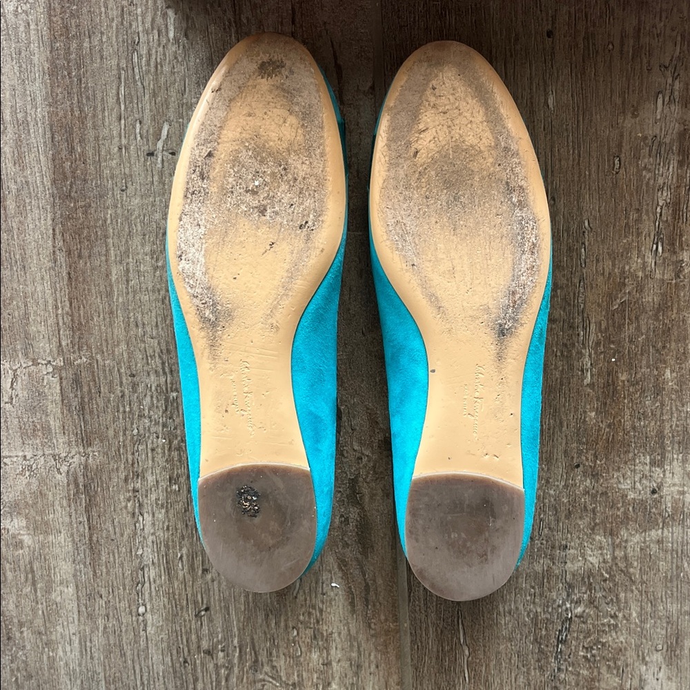 Salvatore Ferragamo Suede Flats with Bow and Gold Buckle size 9 - Picture 9 of 9